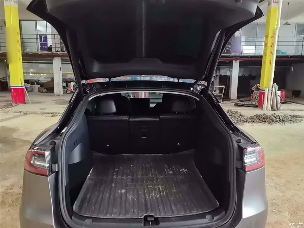 Tesla Model Y, 2022 19