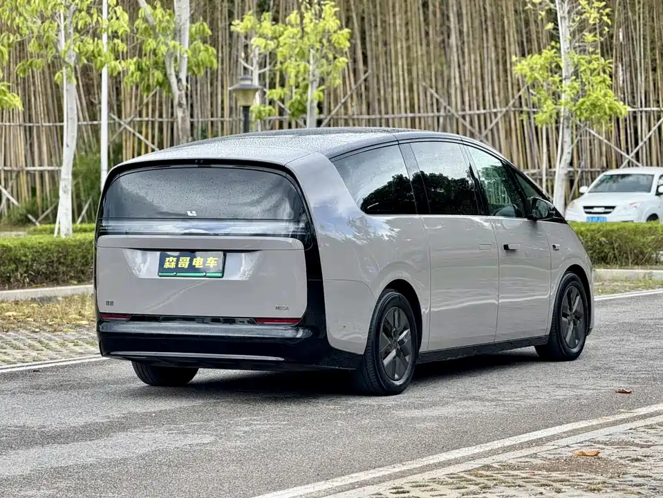 Li Auto Ideal MEGA