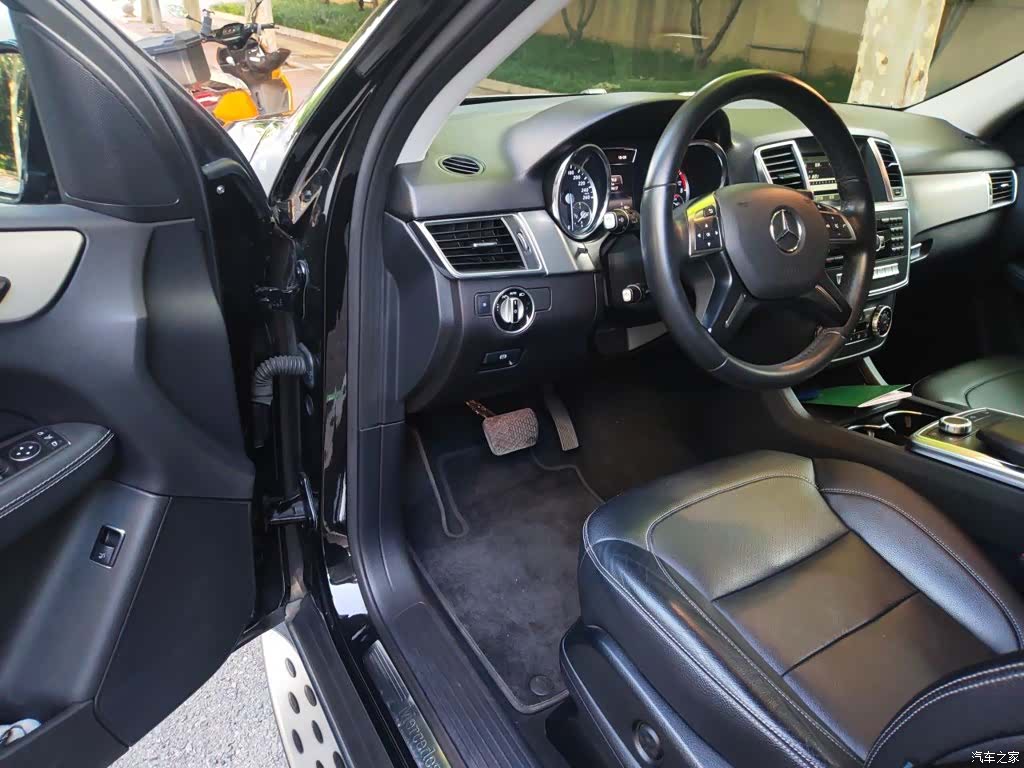 Mercedes-Benz M-Class, 2015 12