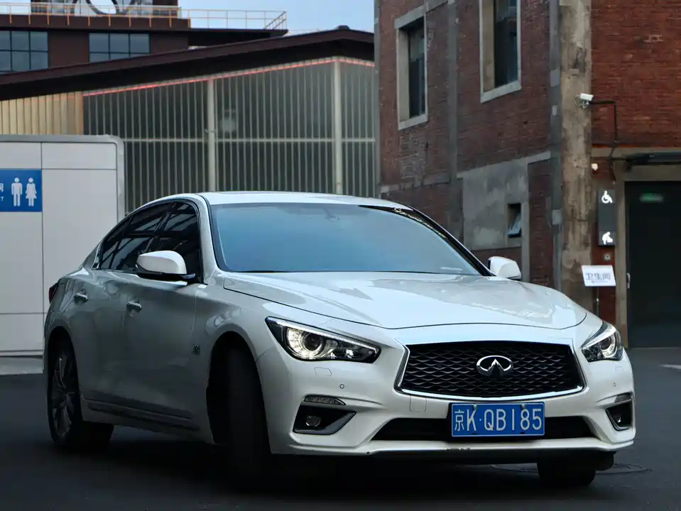 Infiniti Q50L