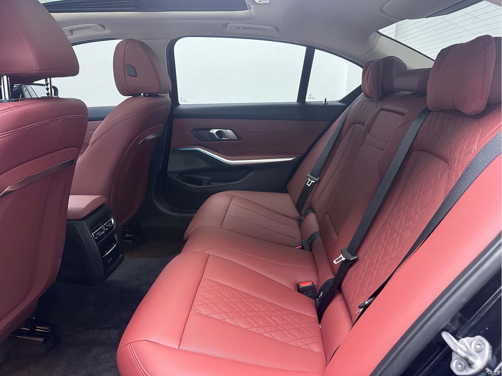 BMW 3 Series, 2023 все фото
