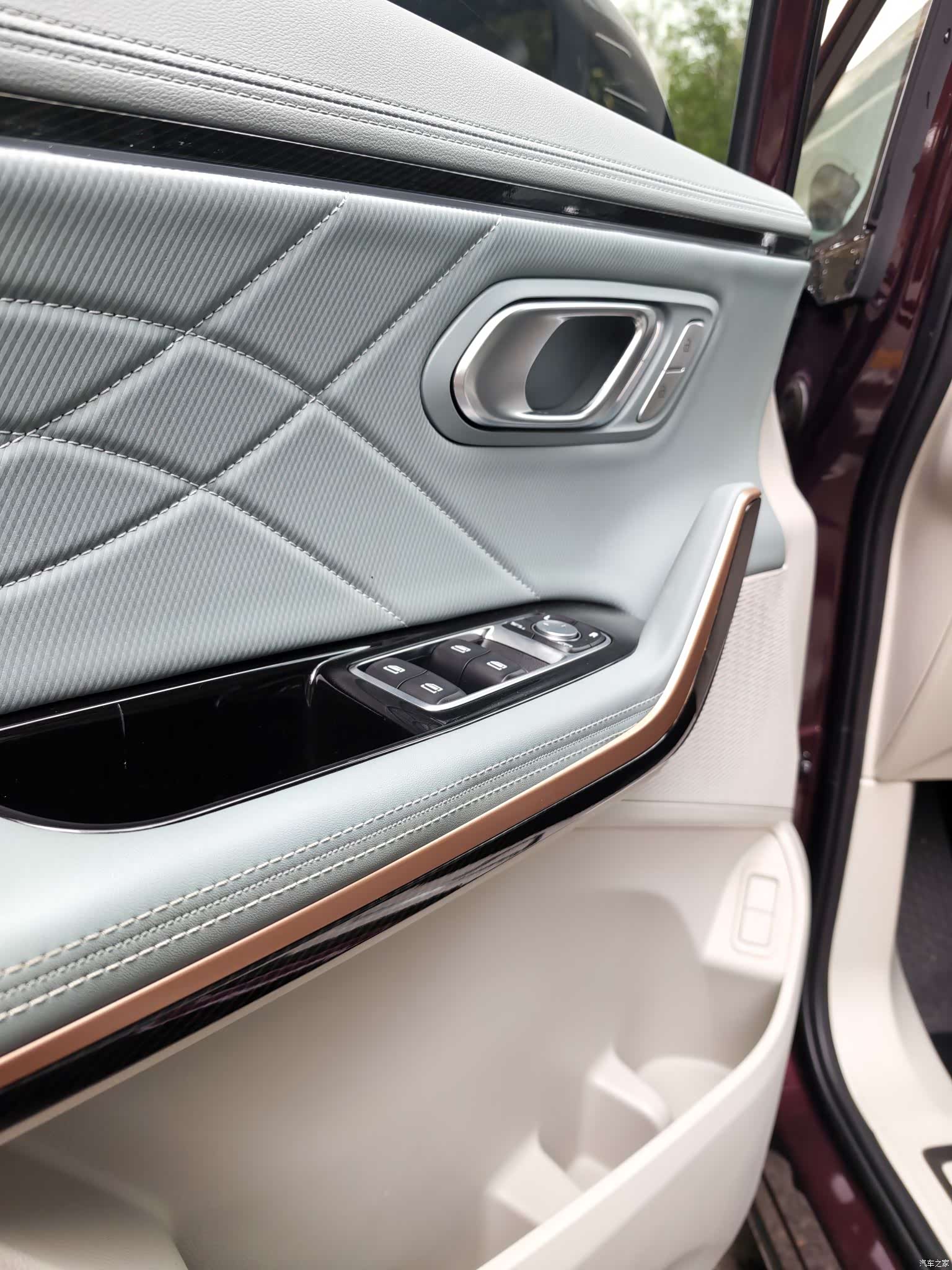 Maxus G90, 2022 3