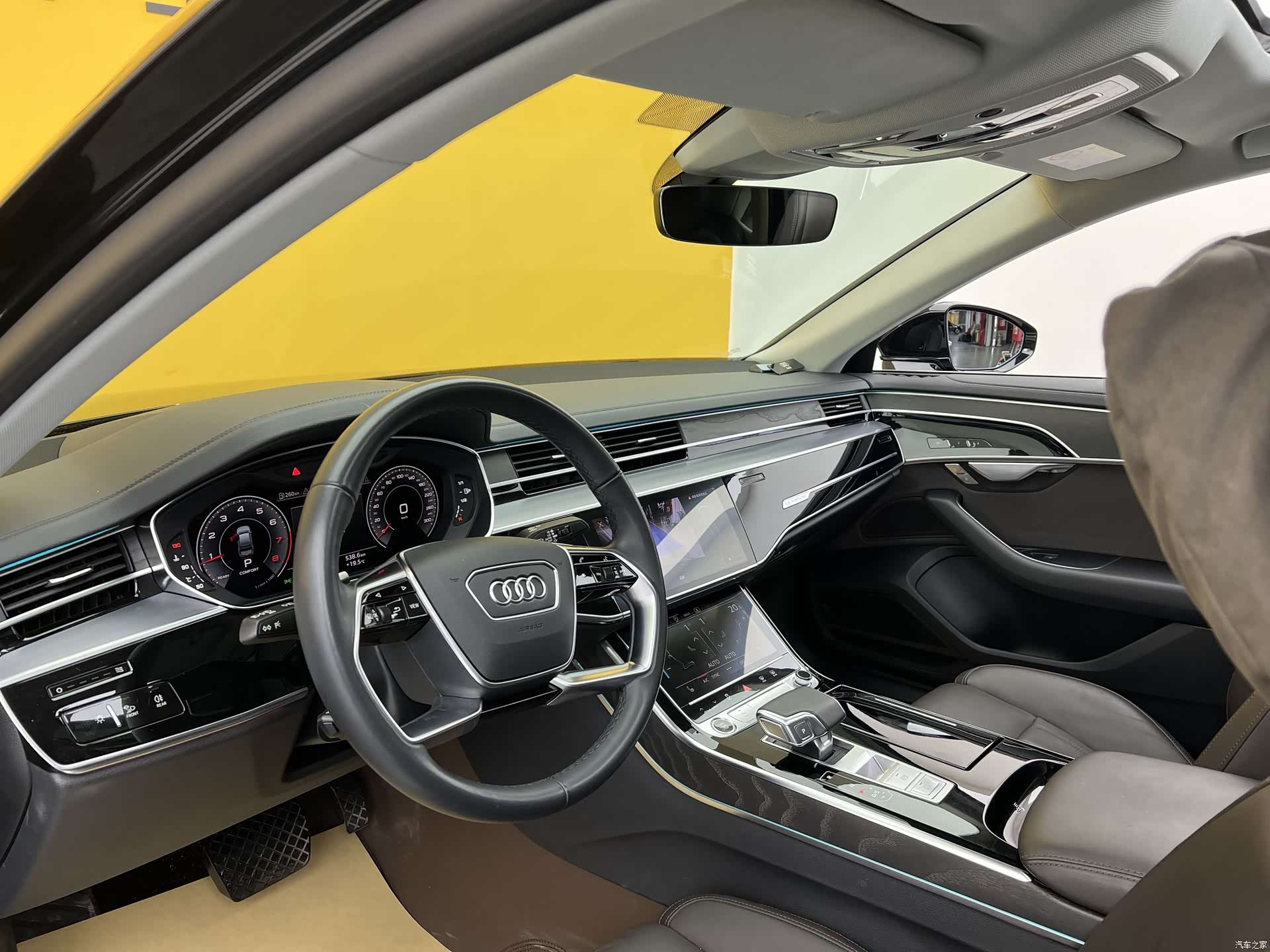 Audi A8L, 2024 4