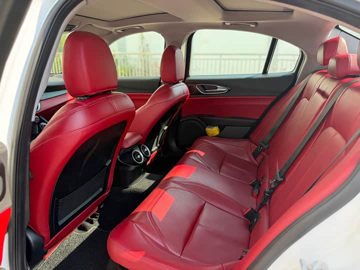 Alfa Romeo Giulia 2017 2.0T 200HP Luxury