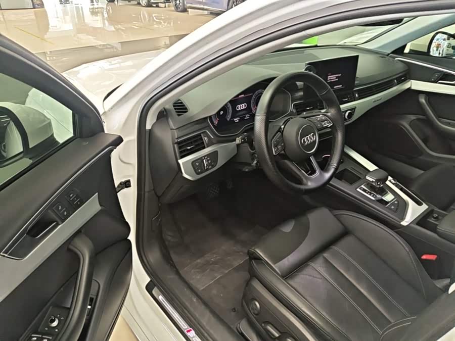 Audi A4L 2021, фото 16