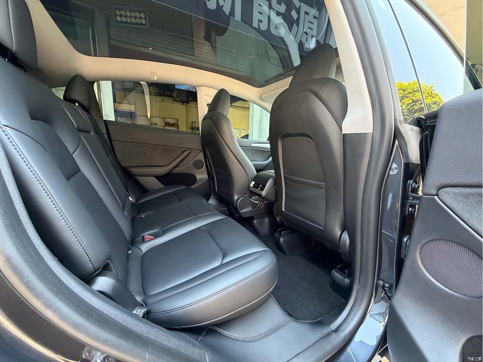Tesla Model Y, 2025 10