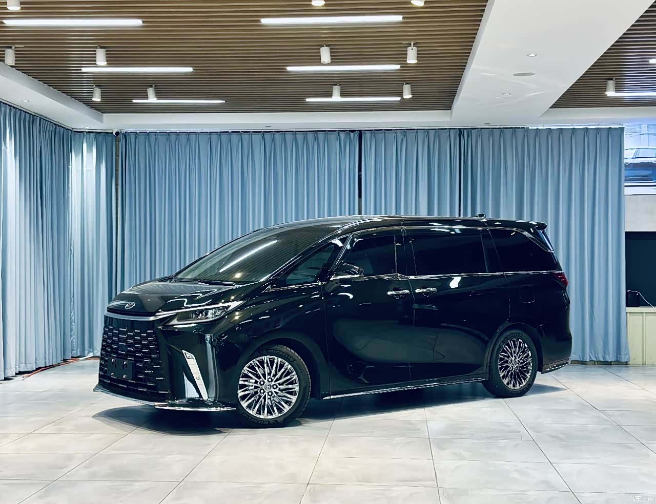Lexus LM, 2024 1