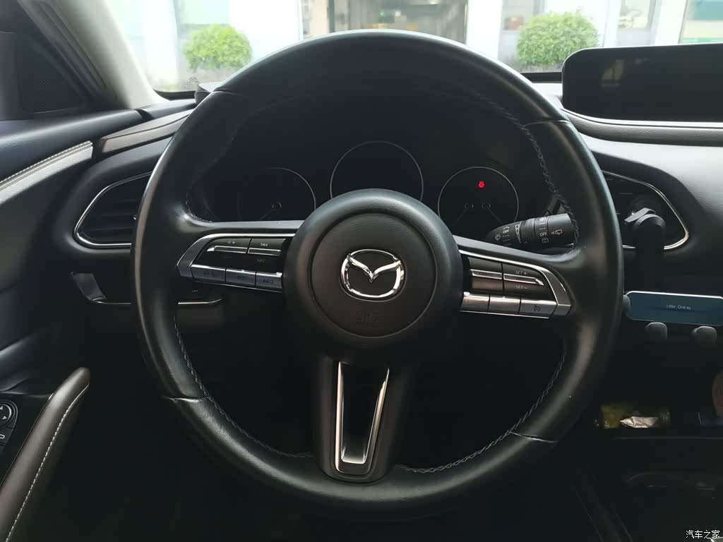 Mazda CX-30, 2022 11