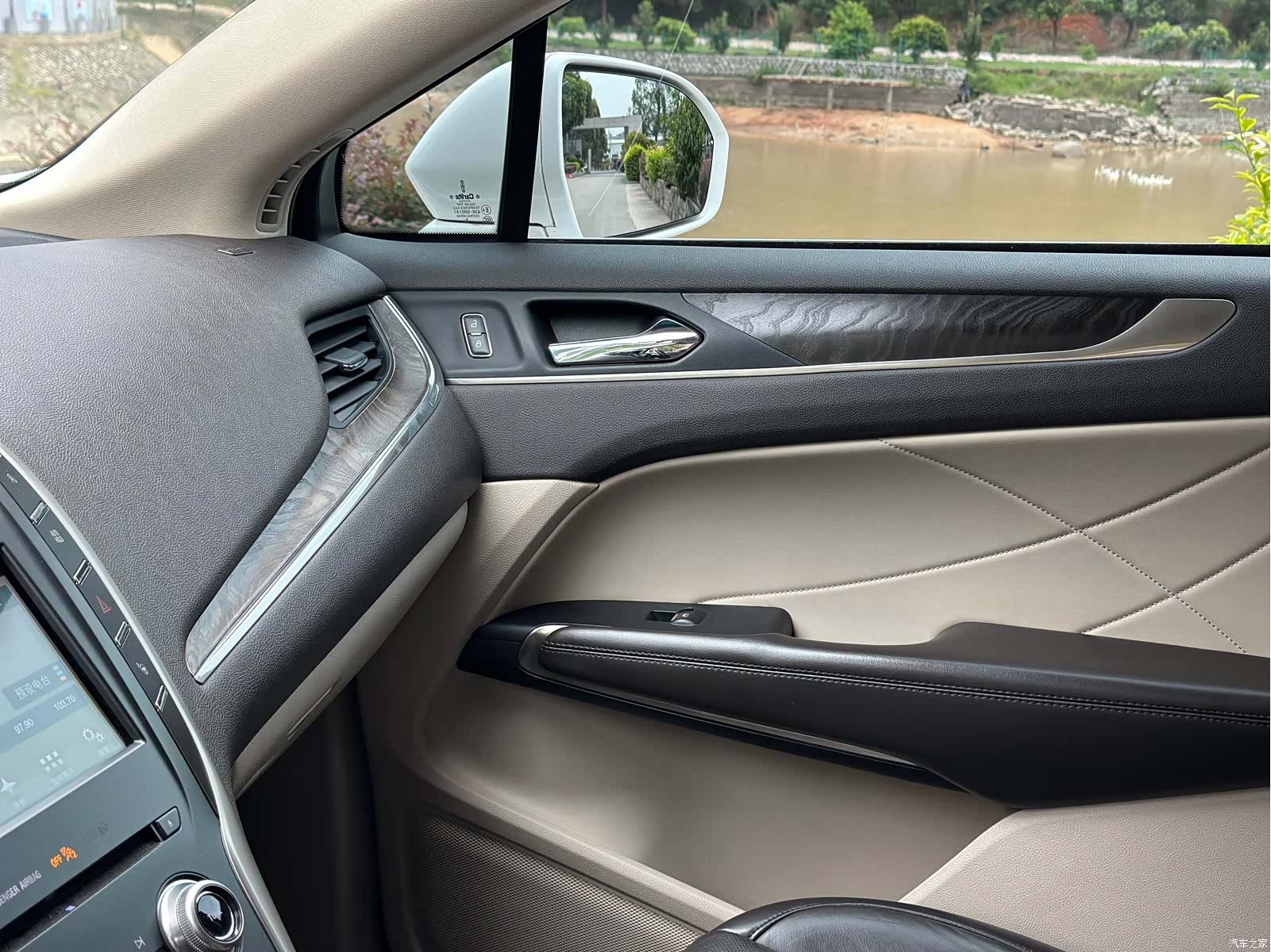 Lincoln MKC, 2018 12