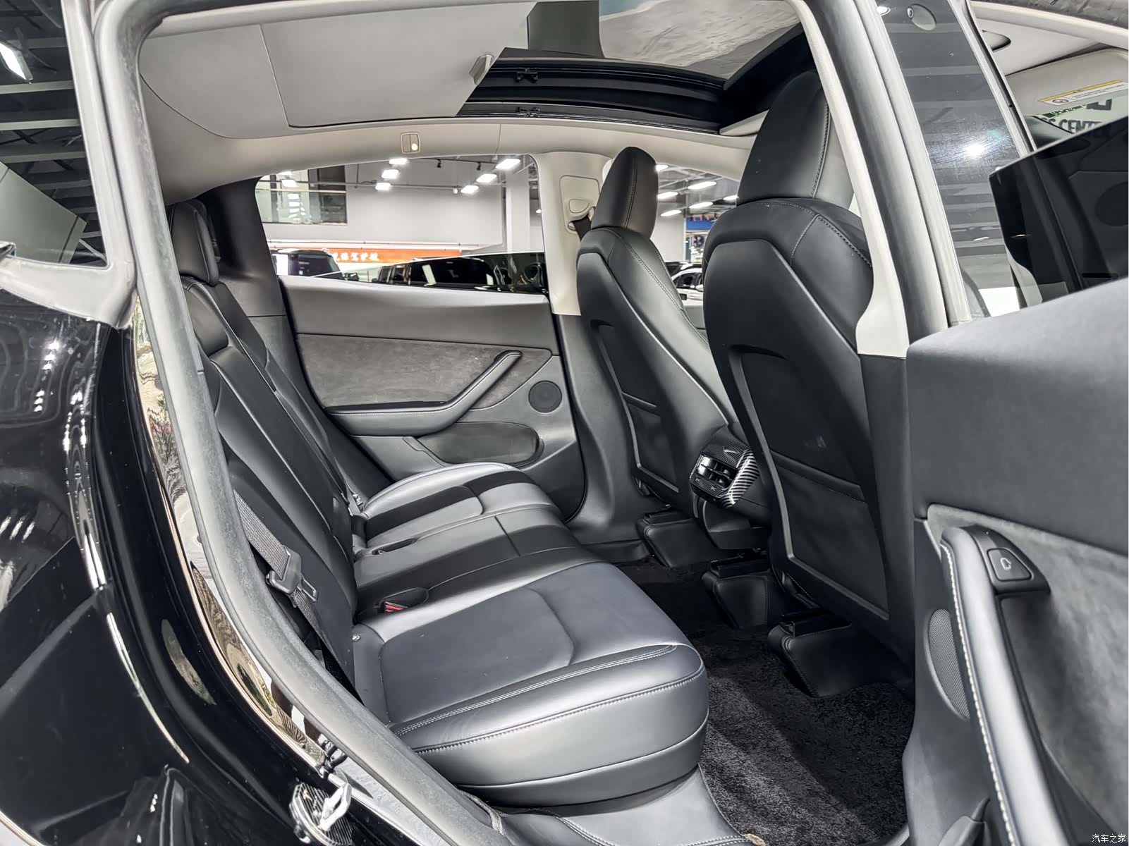 Tesla Model Y, 2024 8