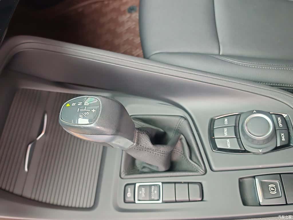 BMW X1, 2019 все фото