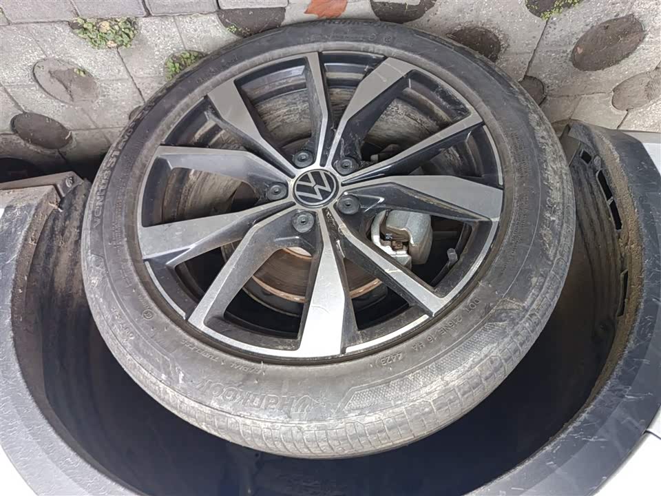 Volkswagen T-ROC exploring Songs