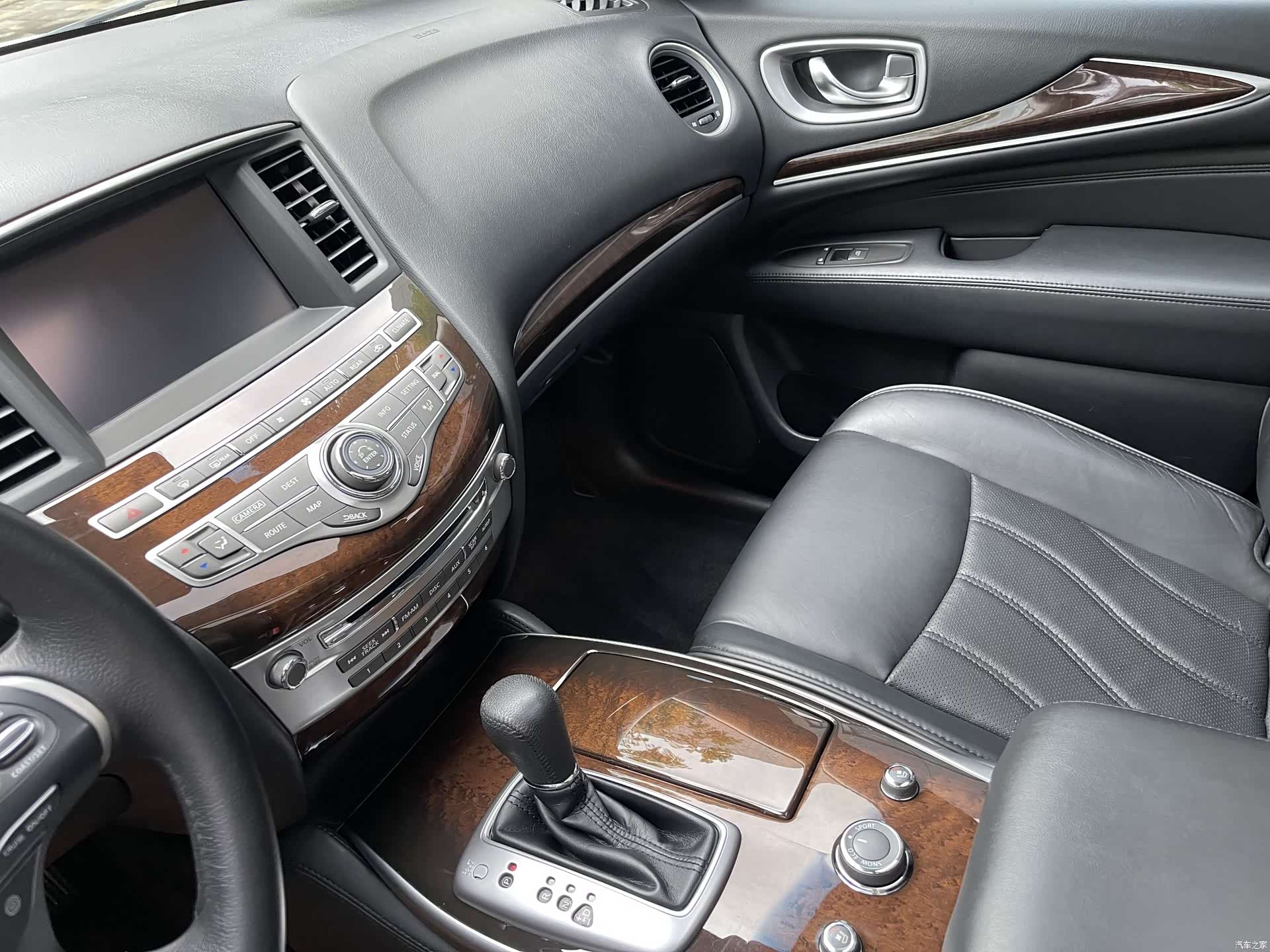 Infiniti JX35, 2014 15