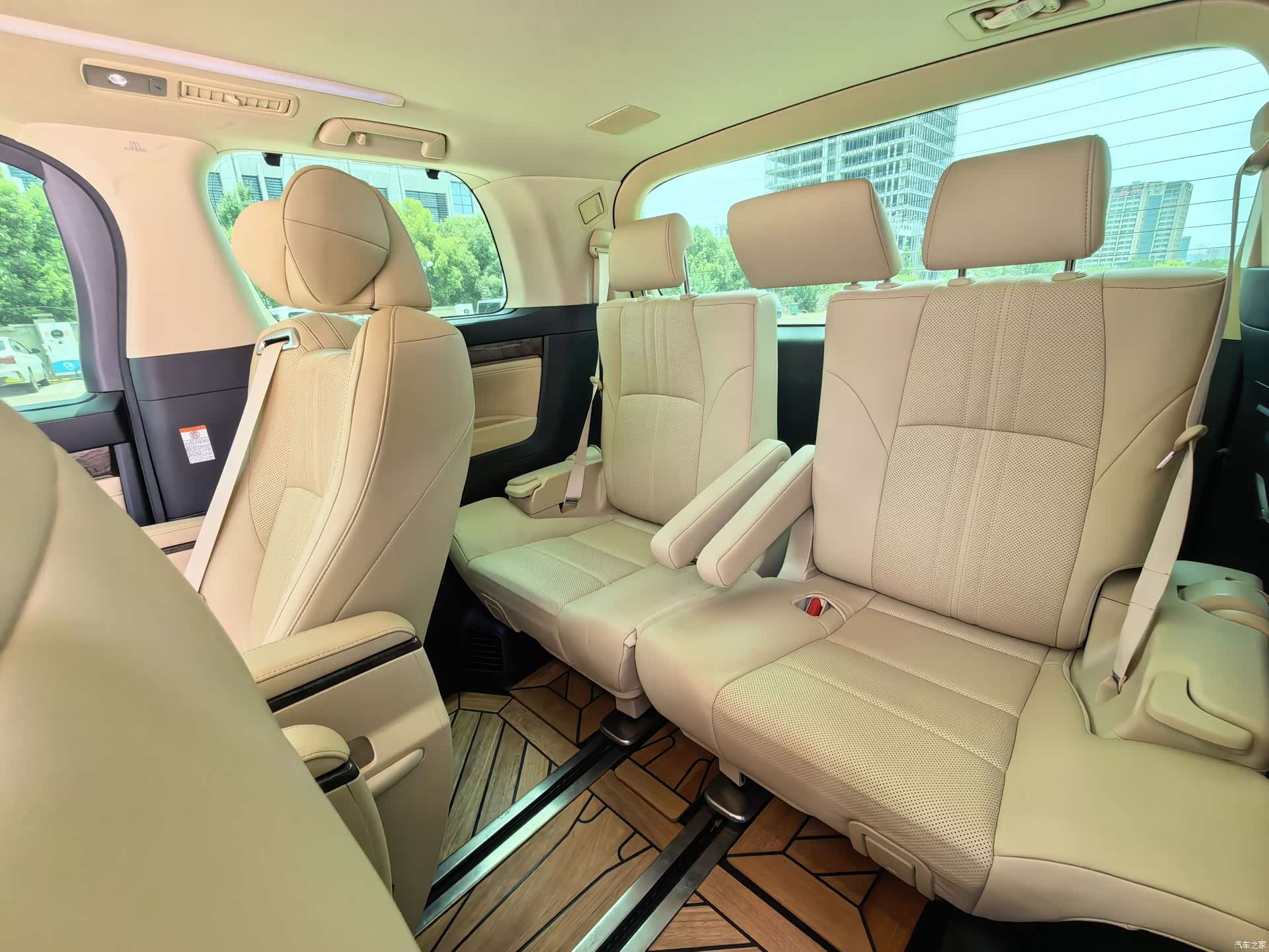 Toyota Vellfire, 2020 10