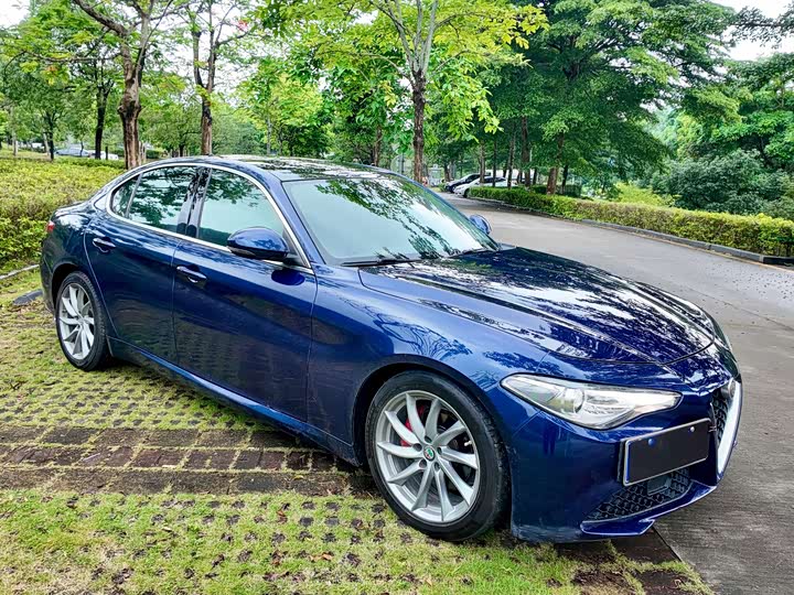 Alfa Romeo Giulia 2017 2.0T 200HP Luxury