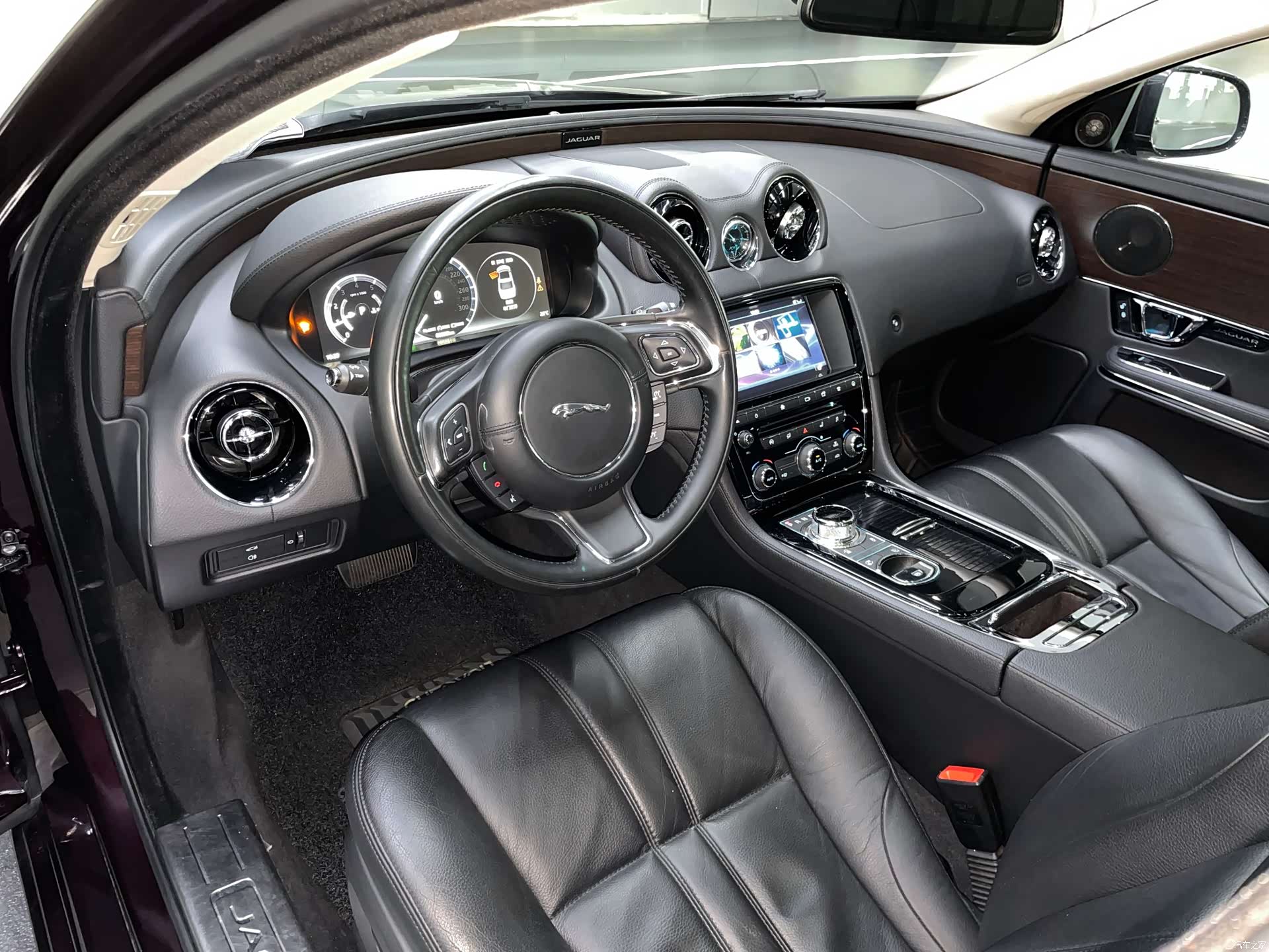 Jaguar XJ, 2017 10