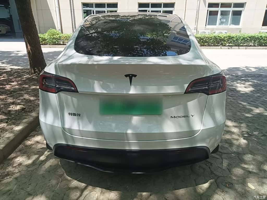 Tesla Model Y, 2024 6