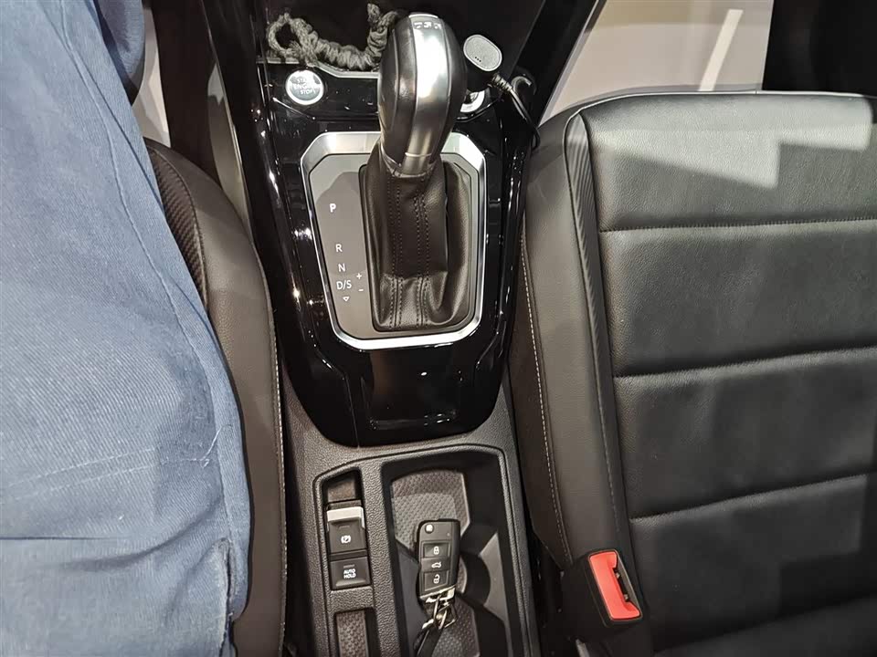 Volkswagen T-ROC exploring Songs