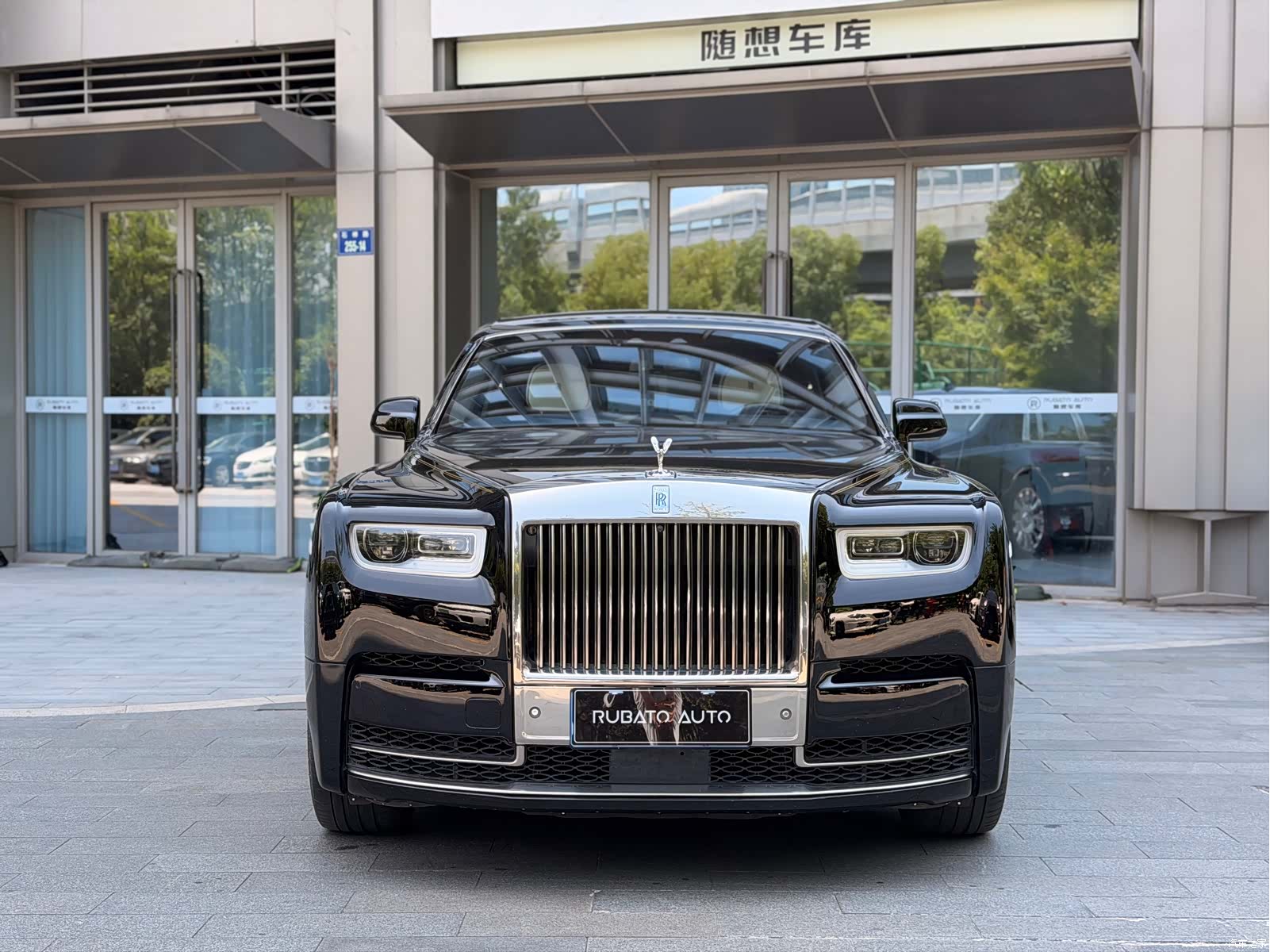 Rolls-Royce Phantom, 2020 все фото