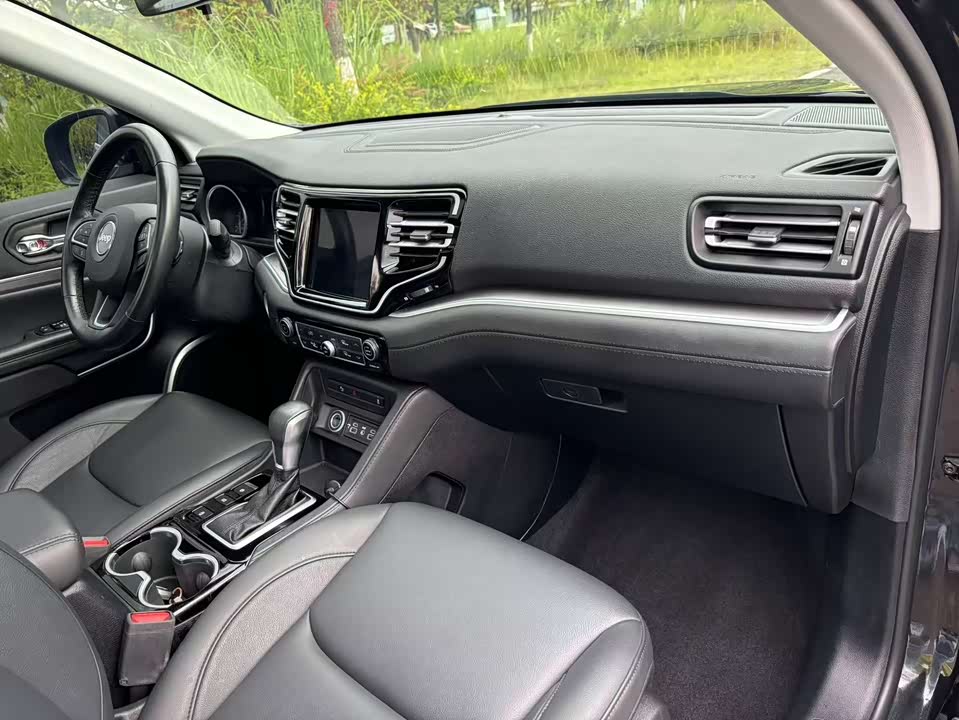 Jeep Grand Commander