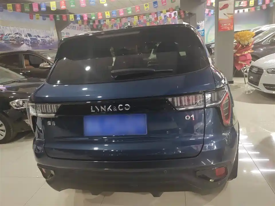 Lynk & Co 01