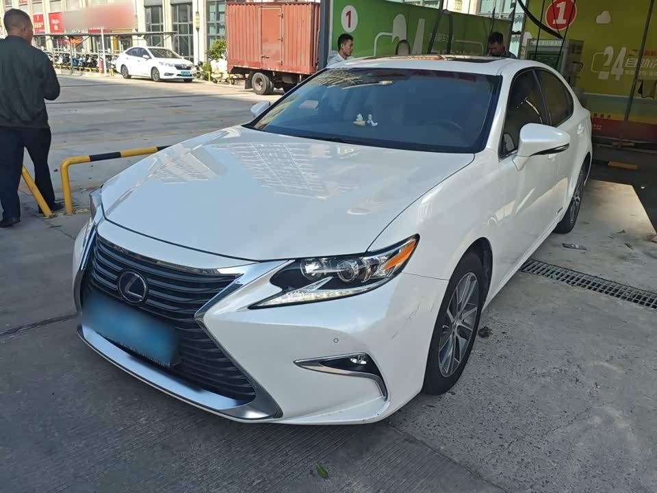 Lexus ES