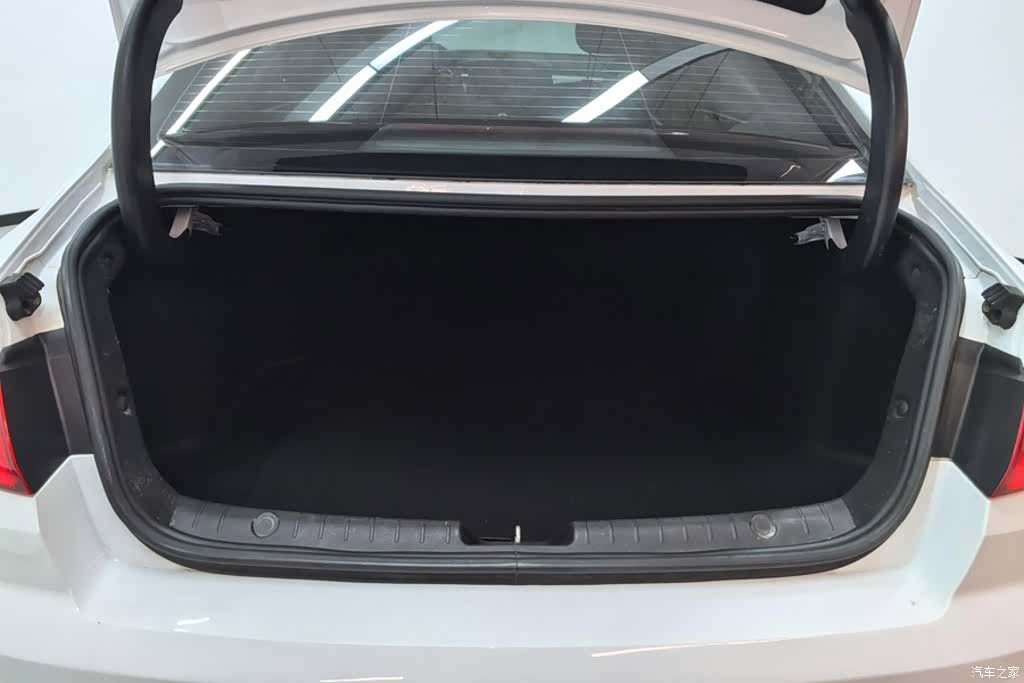 Geely Emgrand, 2017 4