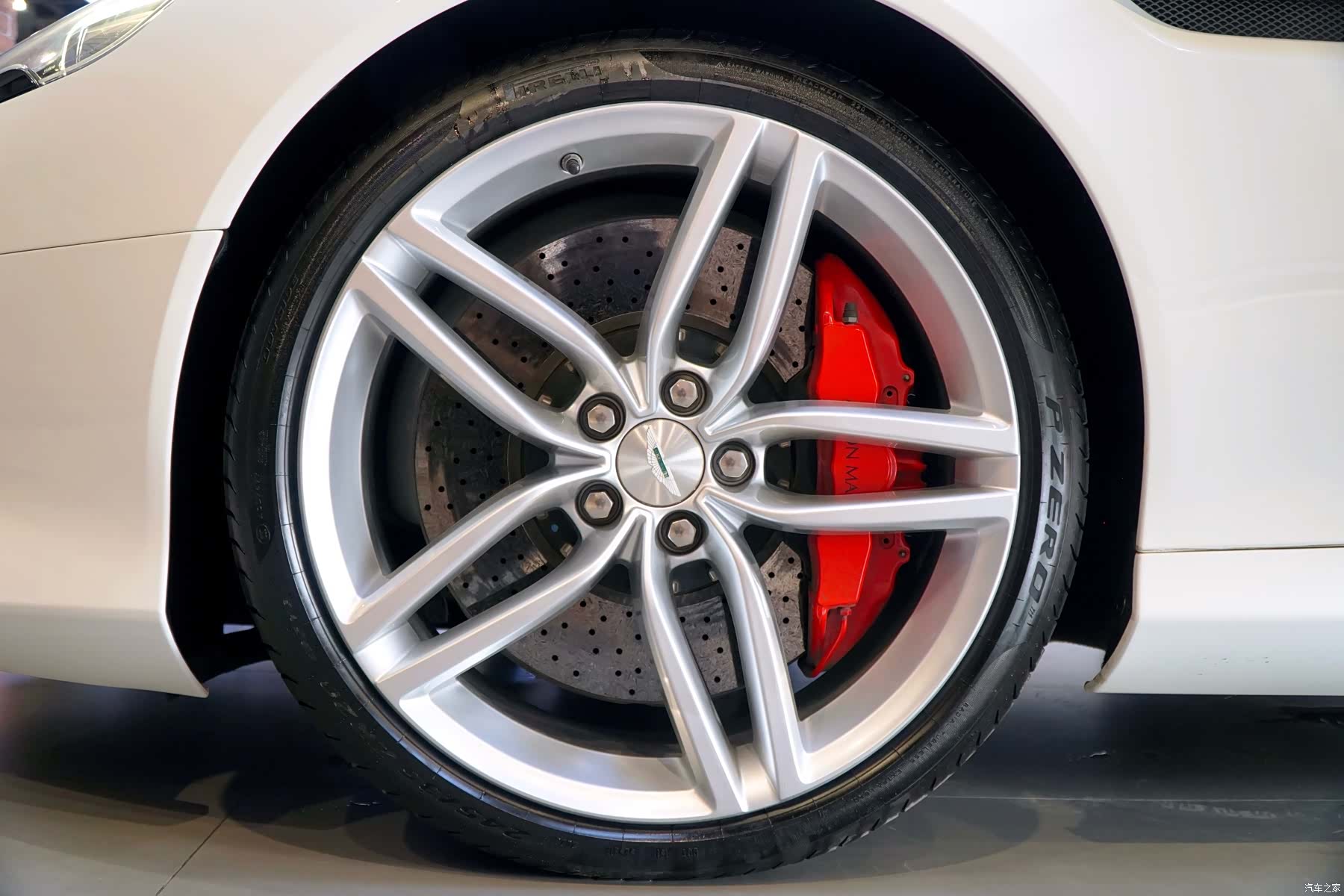 Aston Martin DB9, 2015 18