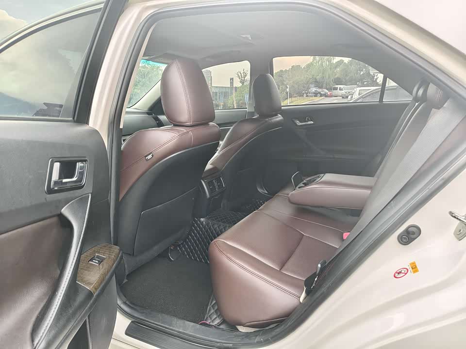 Toyota Reiz