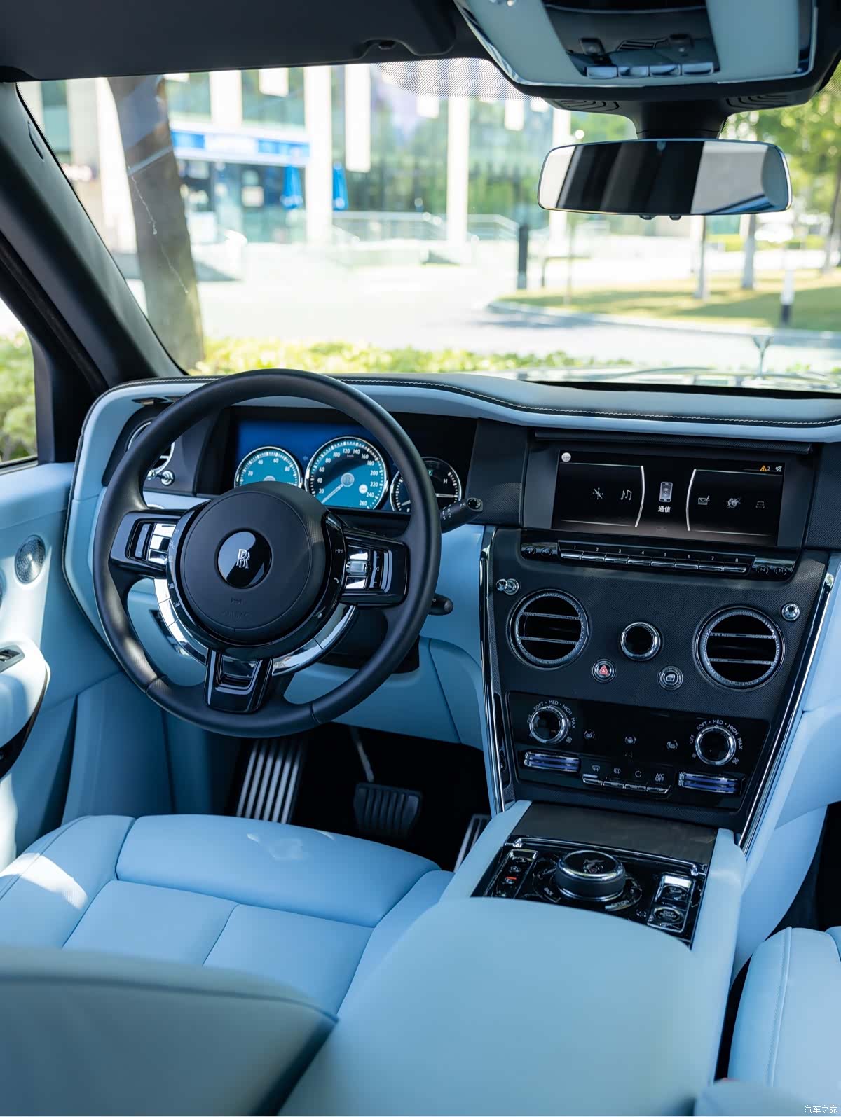 Rolls-Royce Cullinan, 2023 13