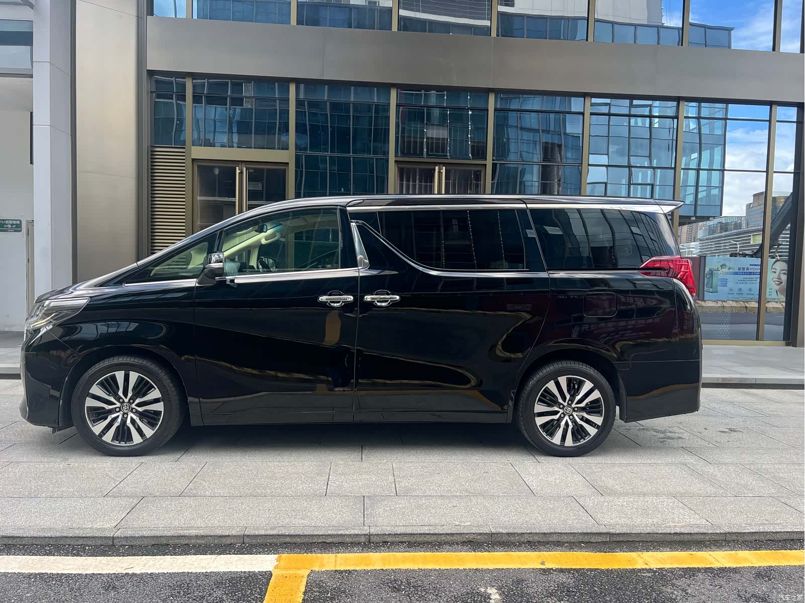 Toyota Alphard, 2018 все фото