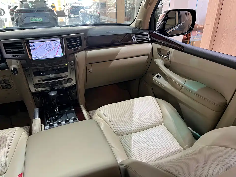Lexus LX