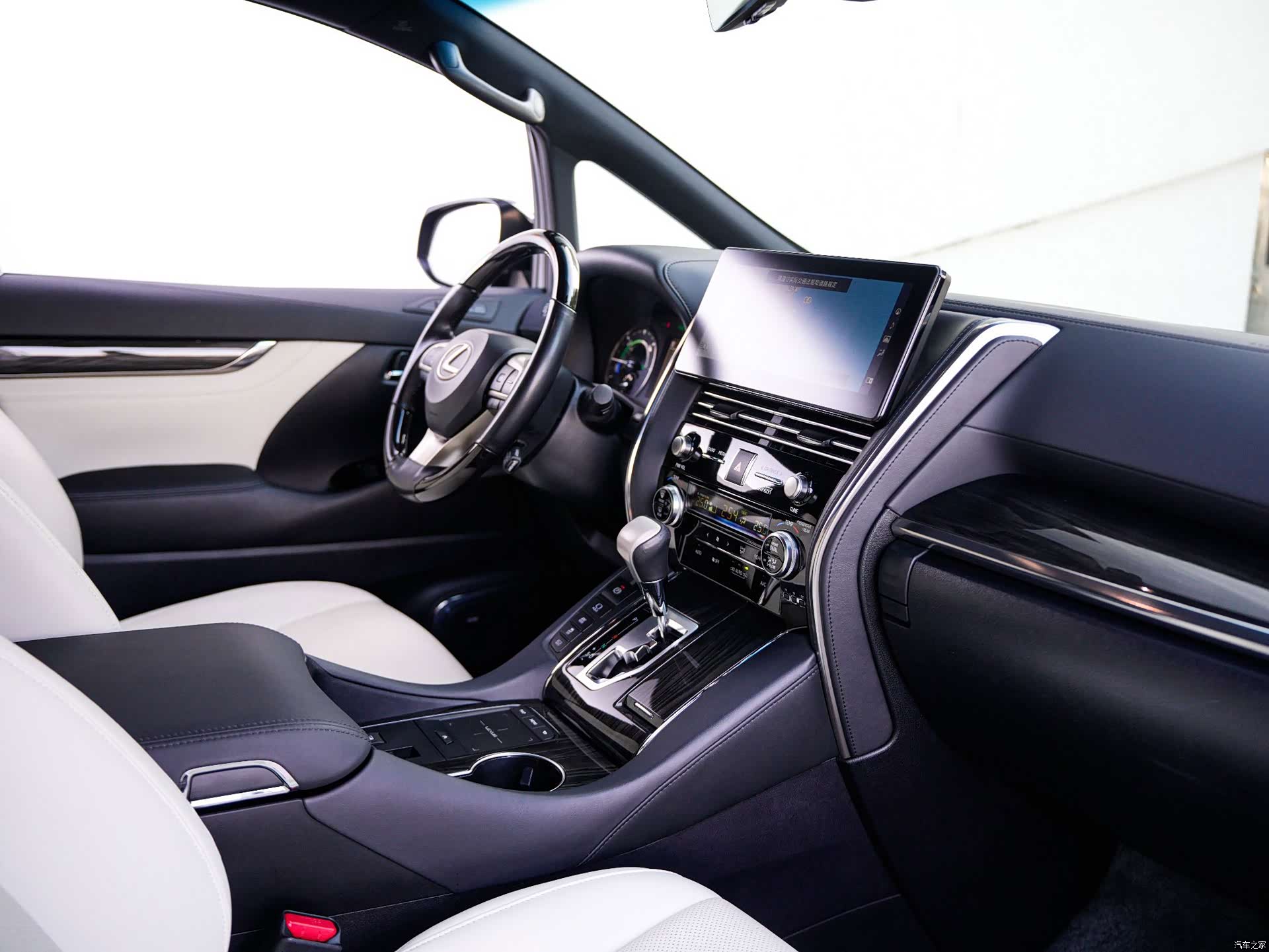 Lexus LM, 2021 6