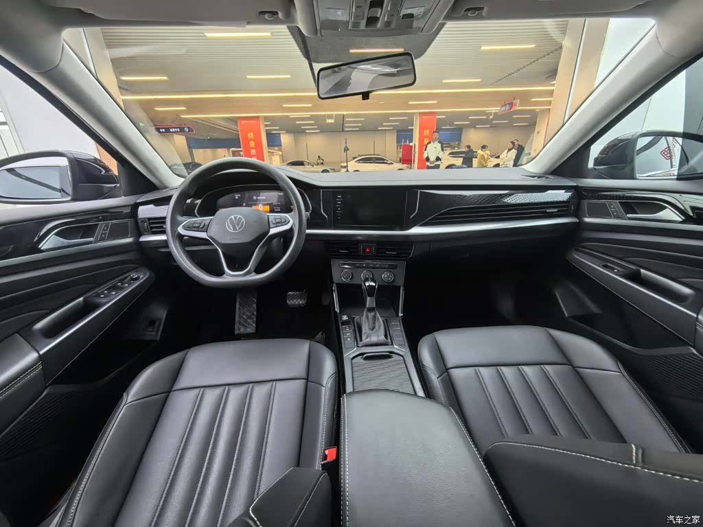 Volkswagen Passat, 2025 11