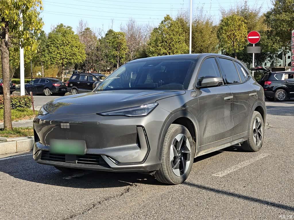 Geely Galaxy E5, 2025 1