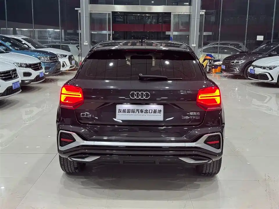 Audi Q2L