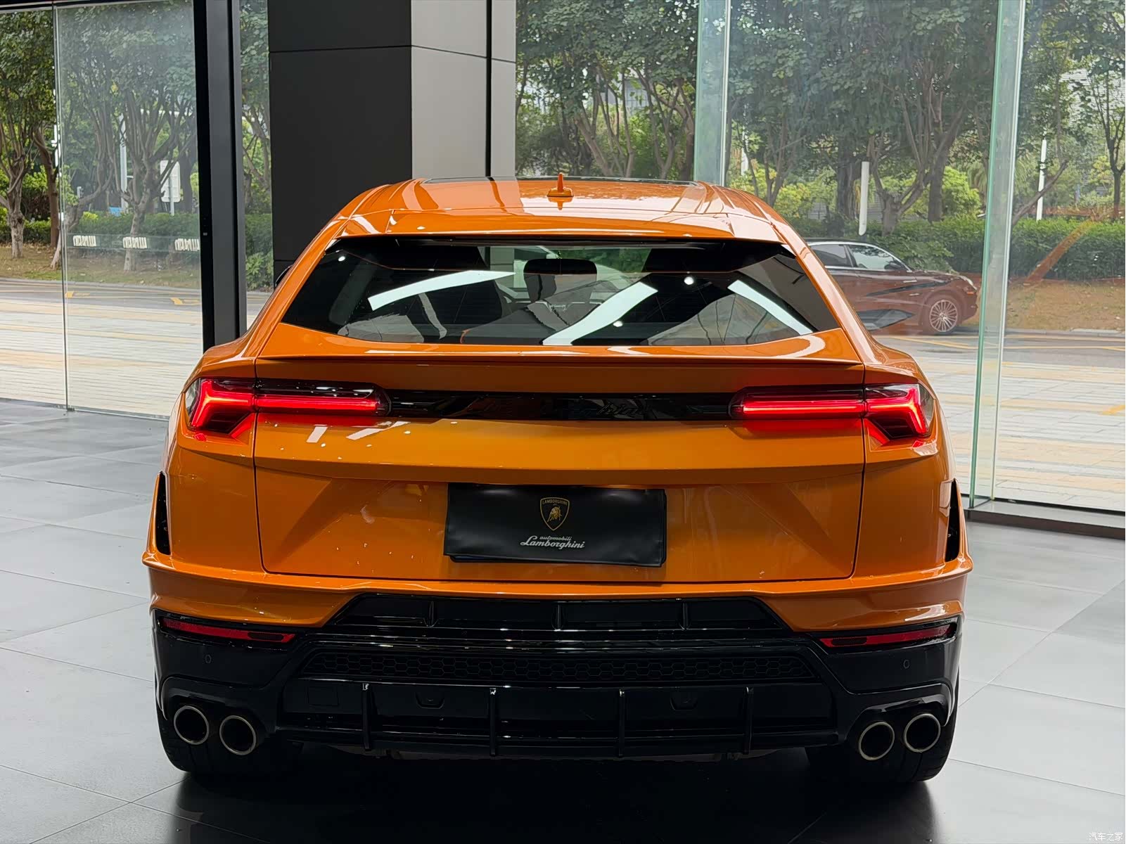 Lamborghini Urus, 2023 4