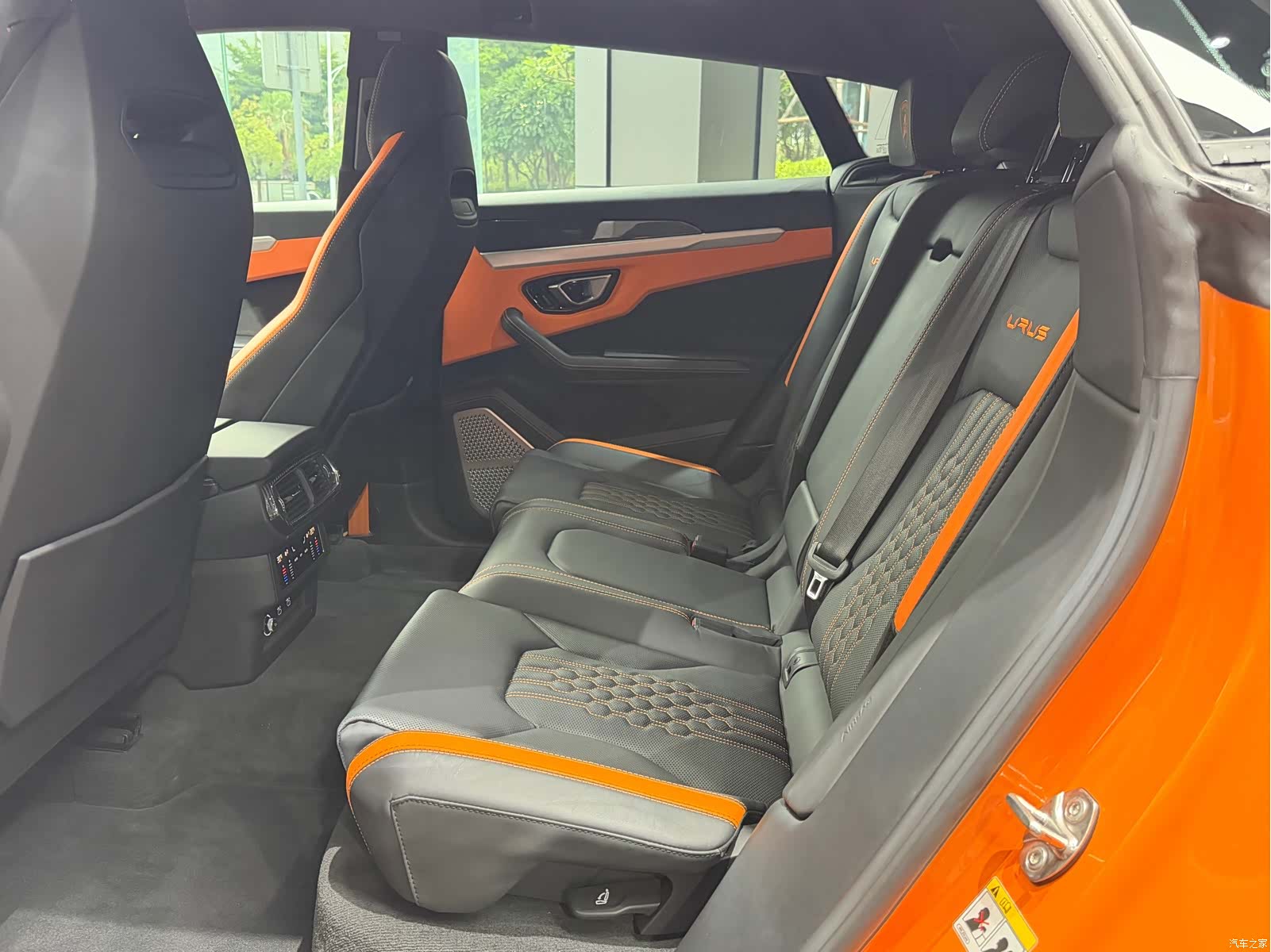 Lamborghini Urus, 2023 11