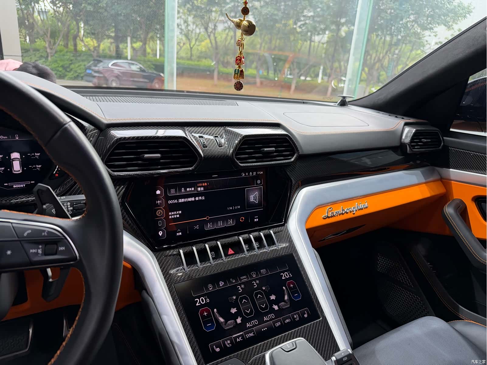 Lamborghini Urus, 2023 7