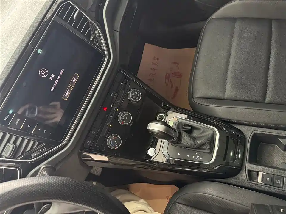 Volkswagen T-ROC exploring Songs