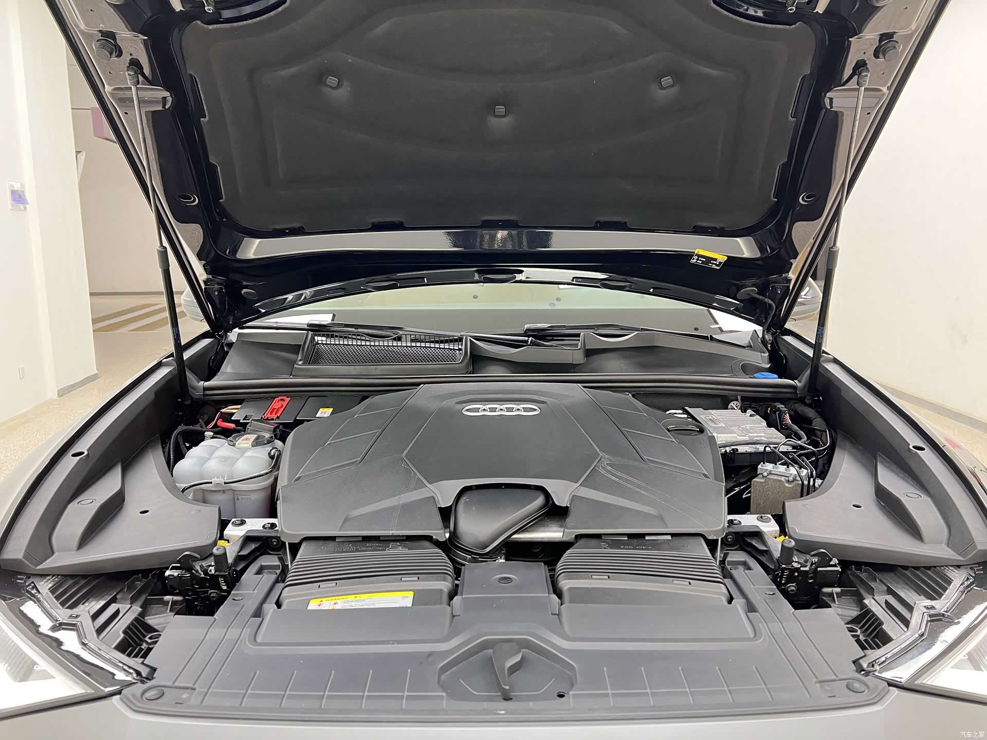 Audi Q8, 2019 16