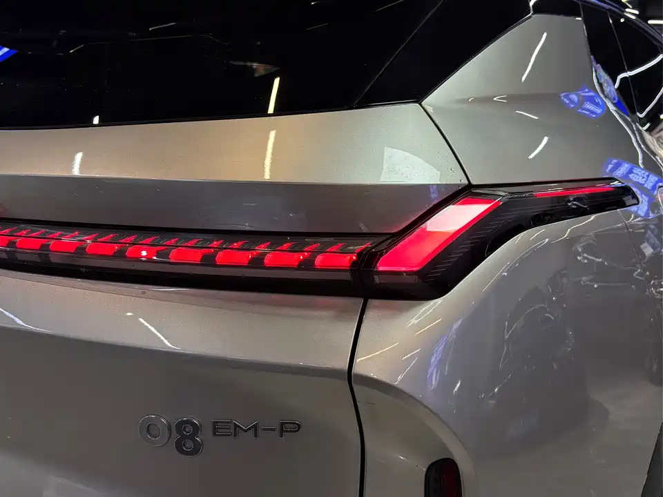Lynk & Co 08 EM-P