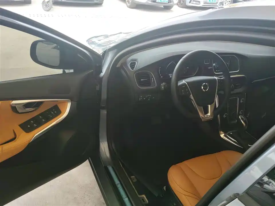 Volvo V40