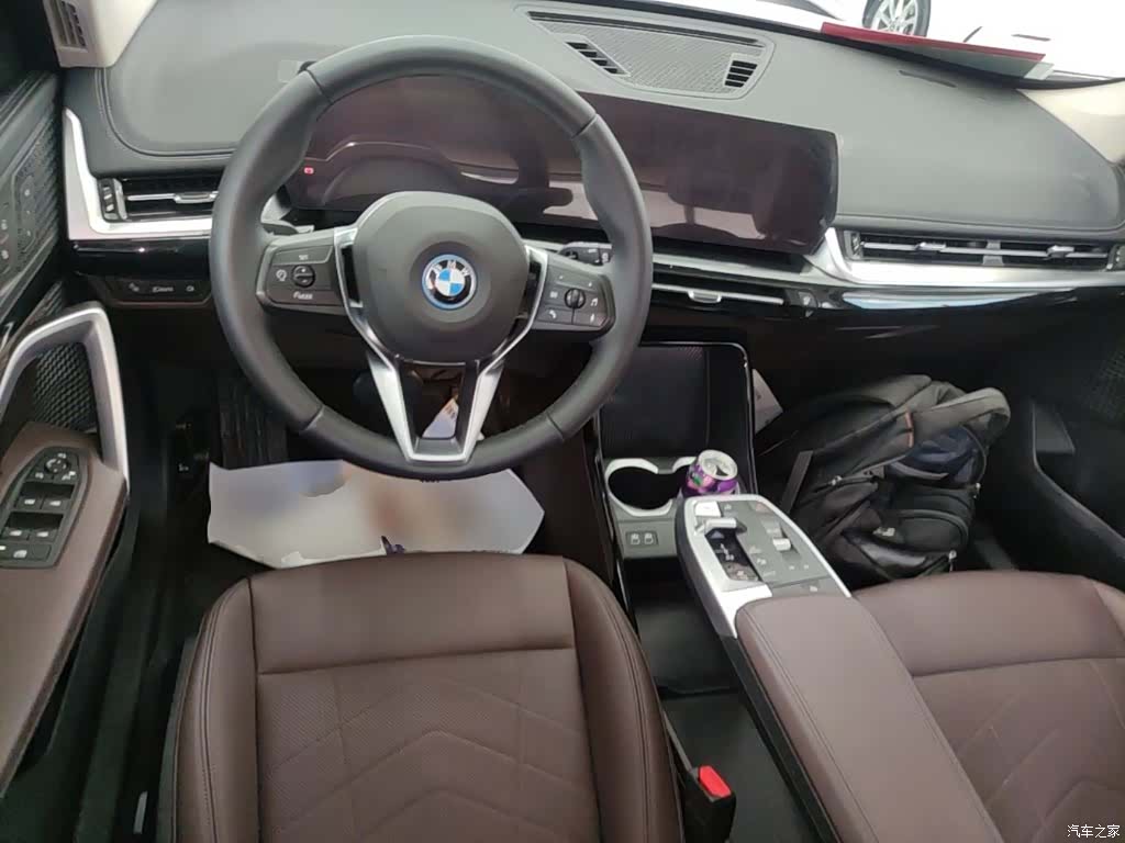 BMW iX1, 2025 10