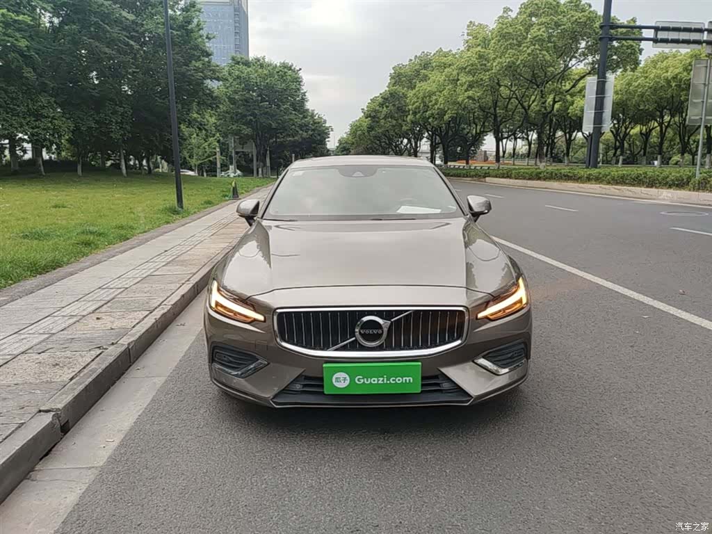 Volvo S60, 2022 3