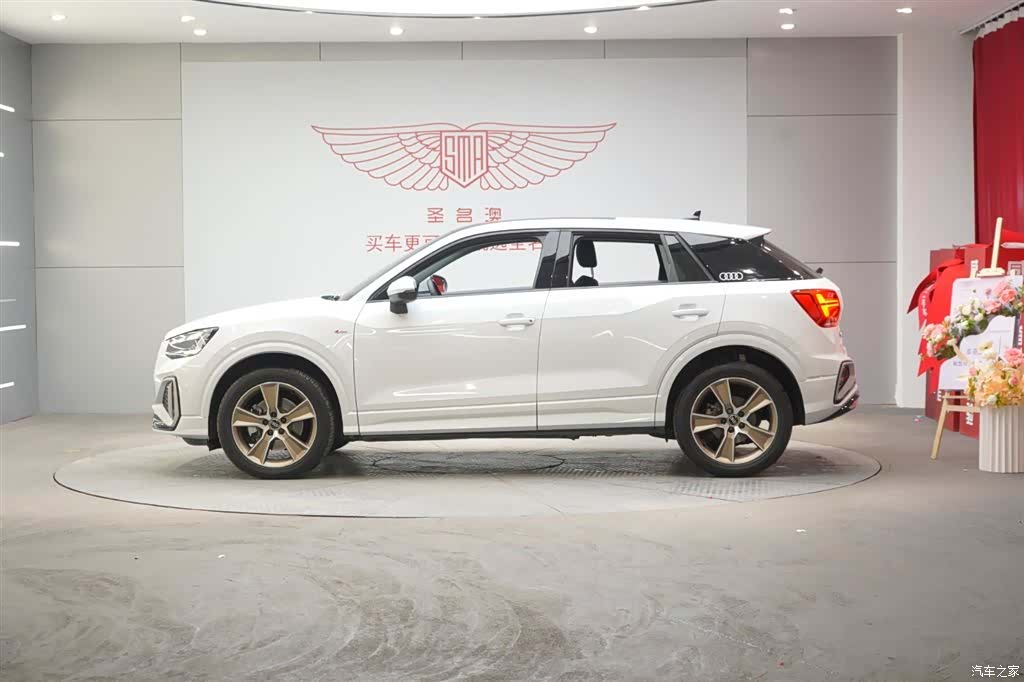 Audi Q2L, 2024 4