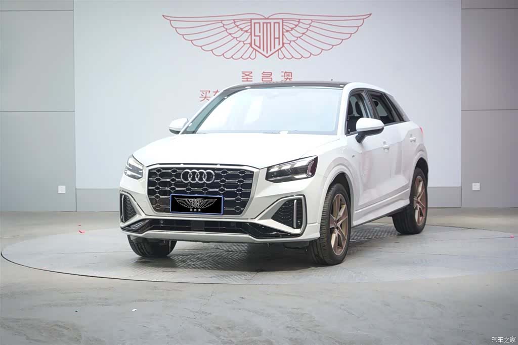 Audi Q2L, 2024 1