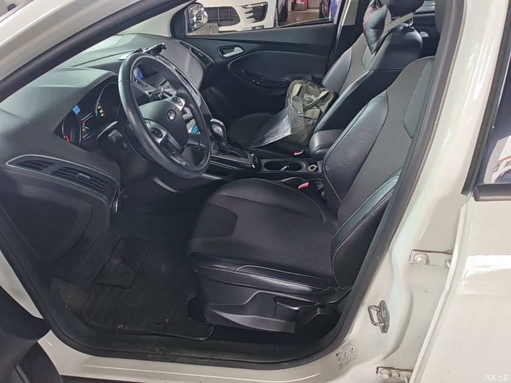 Ford Focus, 2015 11