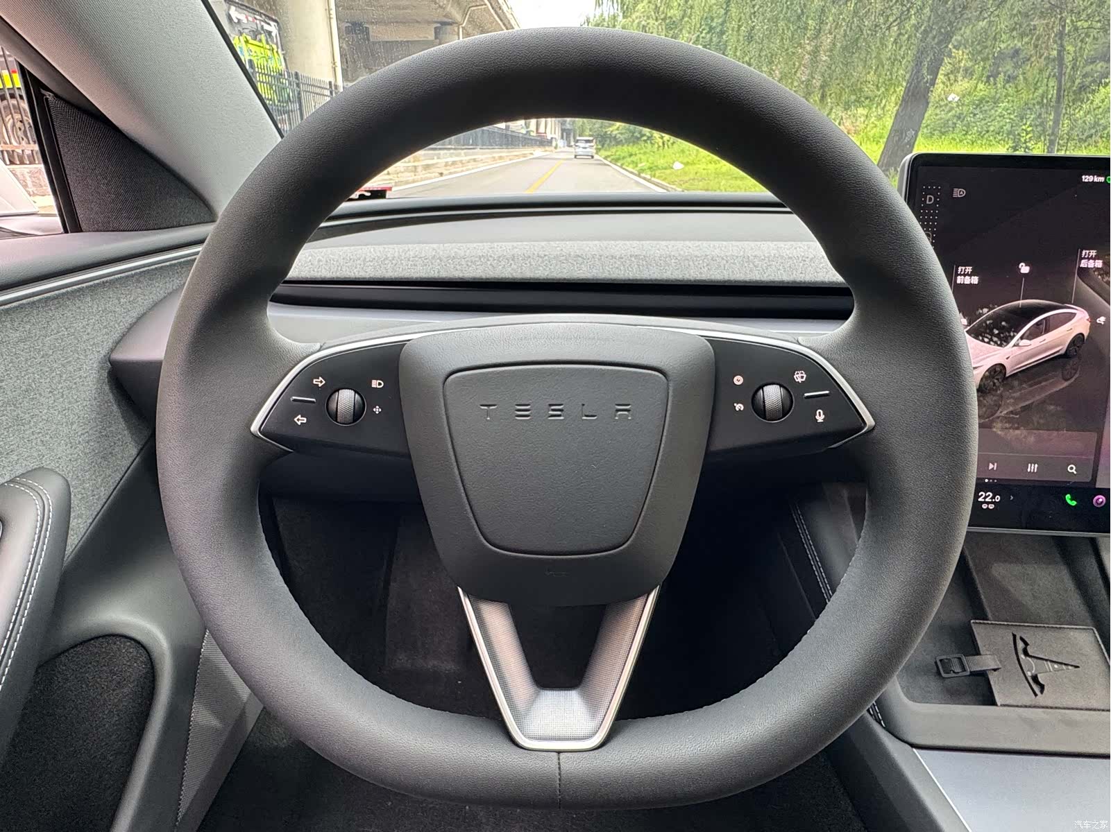 Tesla Model 3, 2025 7