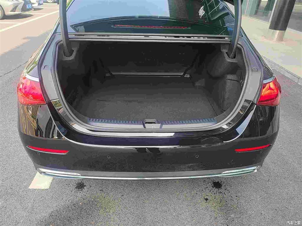 Mercedes-Benz E-Class, 2024 18